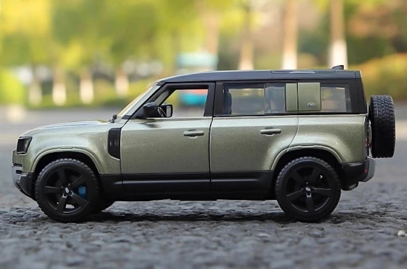[Bburago] 1:24 Land Rover 2022 Defender 110 Green Model Car Die-Cast