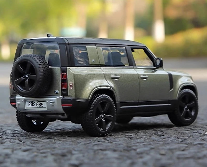 [Bburago] 1:24 Land Rover 2022 Defender 110 Green Model Car Die-Cast