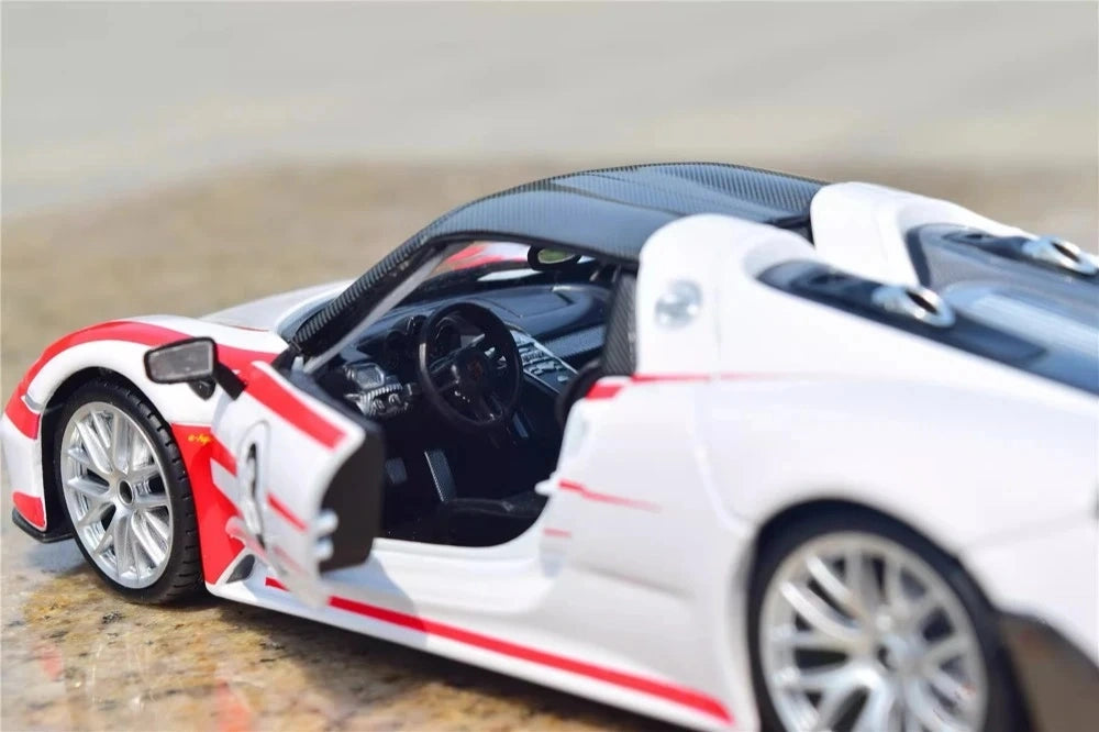 [Bburago] 1:24 Porsche 2013 918 Spyder Weissach Förpackning modellbil Die-Cast