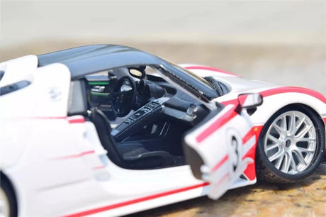 Bburago Porsche 2013 918 Spyder Weissach Package 1:24 – modelo de exposição em metal fundido