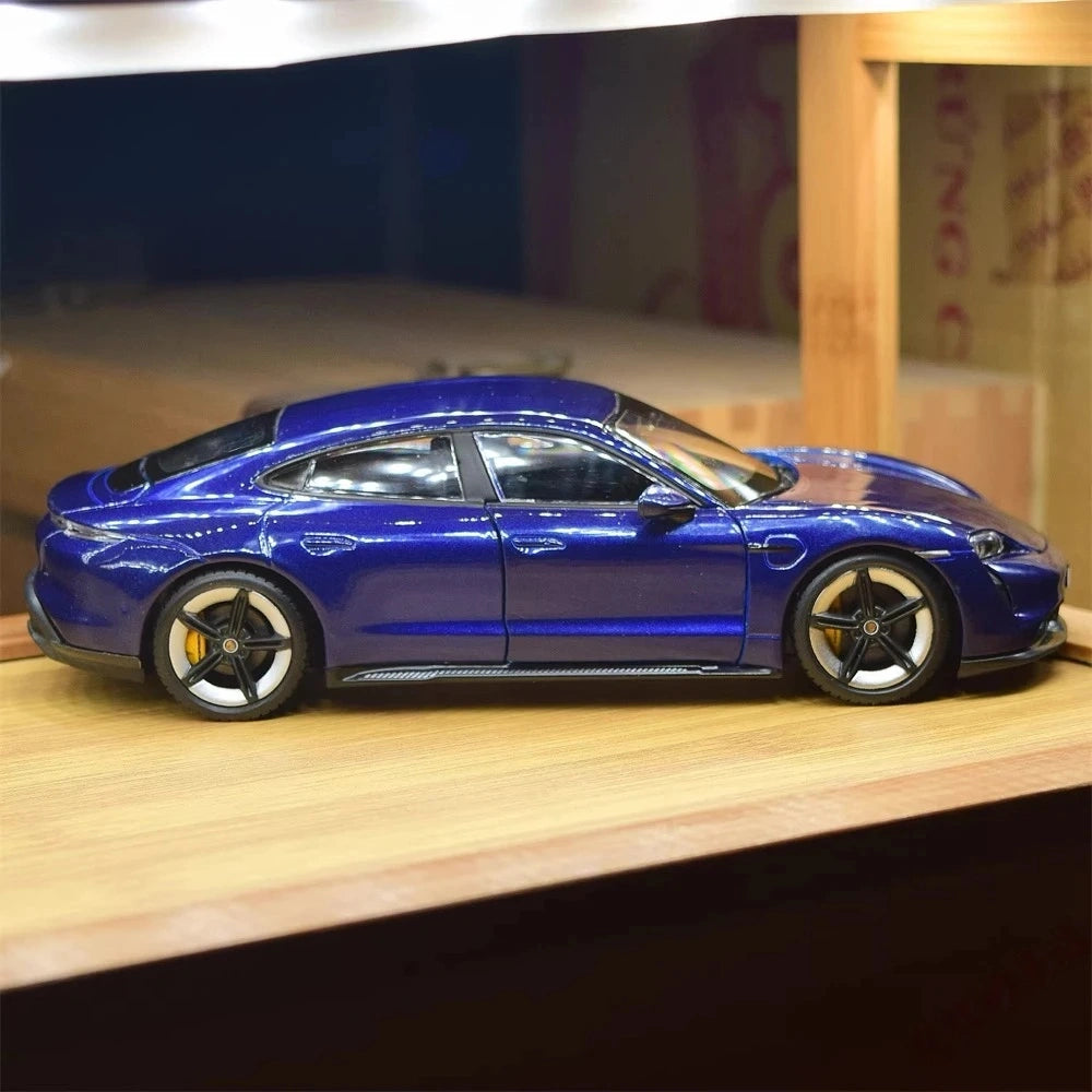 [Bburago] 1:24 Porsche 2019 Taycan Turbo S sininen pienoismalli Die-Cast