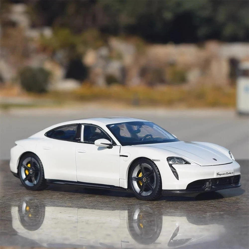 [Bburago] 1:24 Porsche 2019 Taycan Turbo S White Model Car Die-Cast