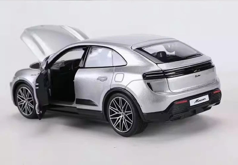[Bburago] 1:24 Porsche 2024 Macan Turbo Silver Model Car Die-Cast