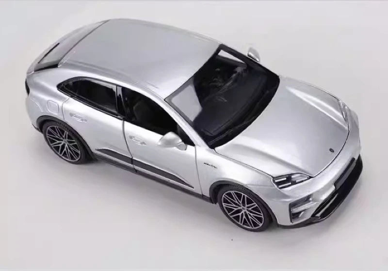 [Bburago] 1:24 Porsche 2024 Macan Turbo Silver Model Car Die-Cast