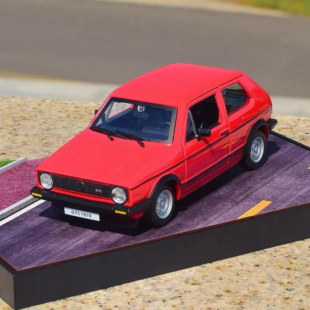 [Bburago] 1:24 Volkswagen 1979 Golf GTI MK1 Red Model Car Die-Cast