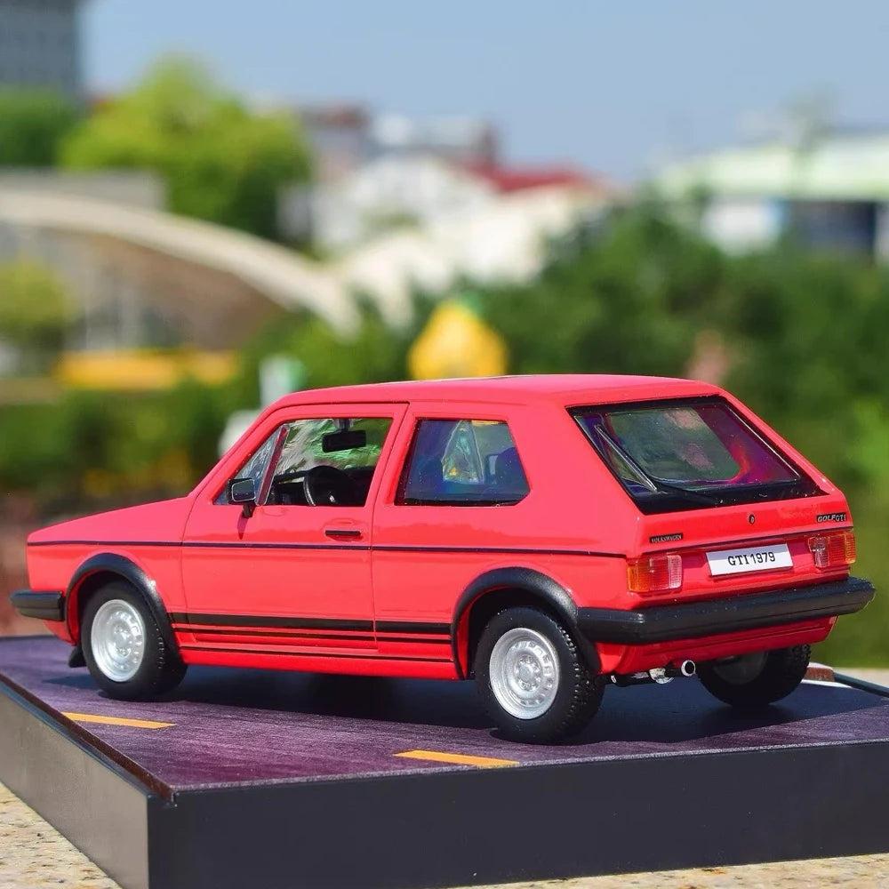 [Bburago] 1:24 Volkswagen 1979 Golf GTI MK1 Red Model Car Die-Cast