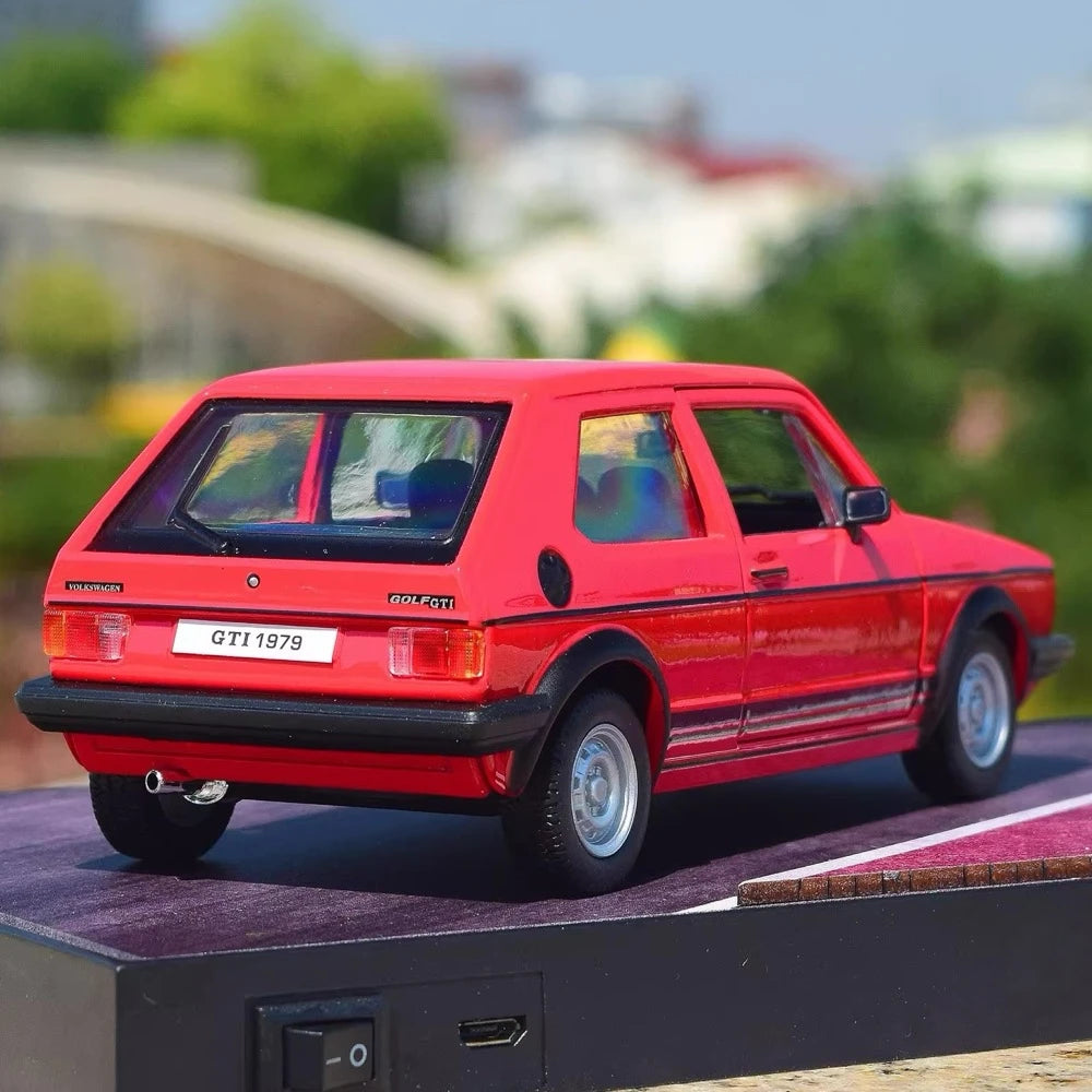 [Bburago] 1:24 Volkswagen 1979 Golf GTI MK1 Red Model Car Die-Cast