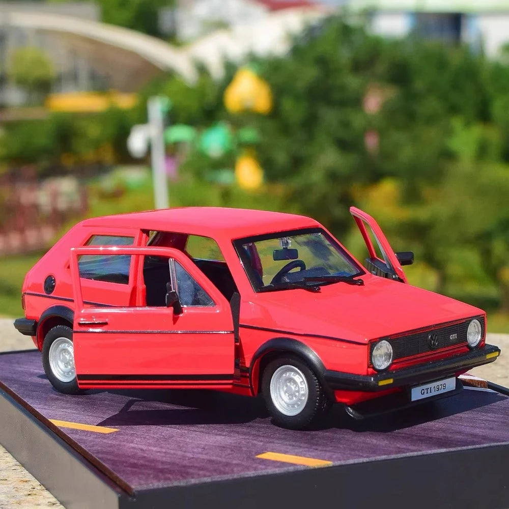 [Bburago] 1:24 Volkswagen 1979 Golf GTI MK1 Red Model Car Die-Cast