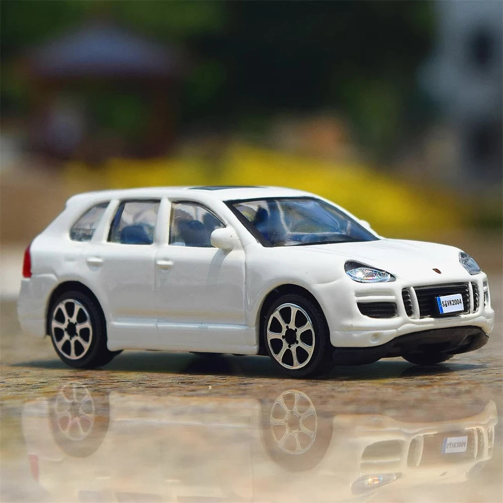 [Bburago] 1:43 Porsche 2002 Cayenne White Model Car Die-Cast
