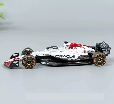 Bburago Red Bull 2025 RB21 #1 Japanin GP voittaja Valkoinen väritys Max Verstappen F1 1:43 valumalli - näkymä 3