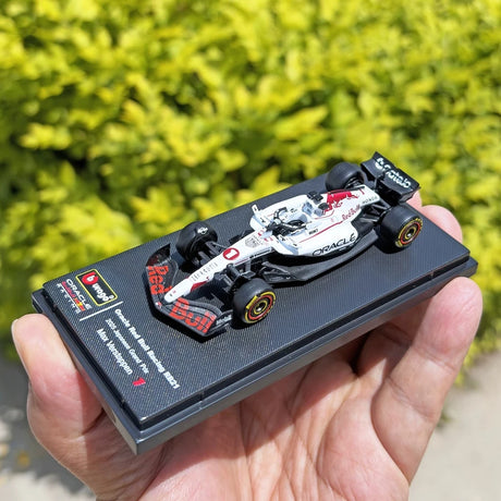 Bburago Red Bull 2025 RB21 #1 Livrée japonaise GP Livrée blanche Max Verstappen F1 1:64 modèle d’exposition en métal moulé sous pression - vue 1