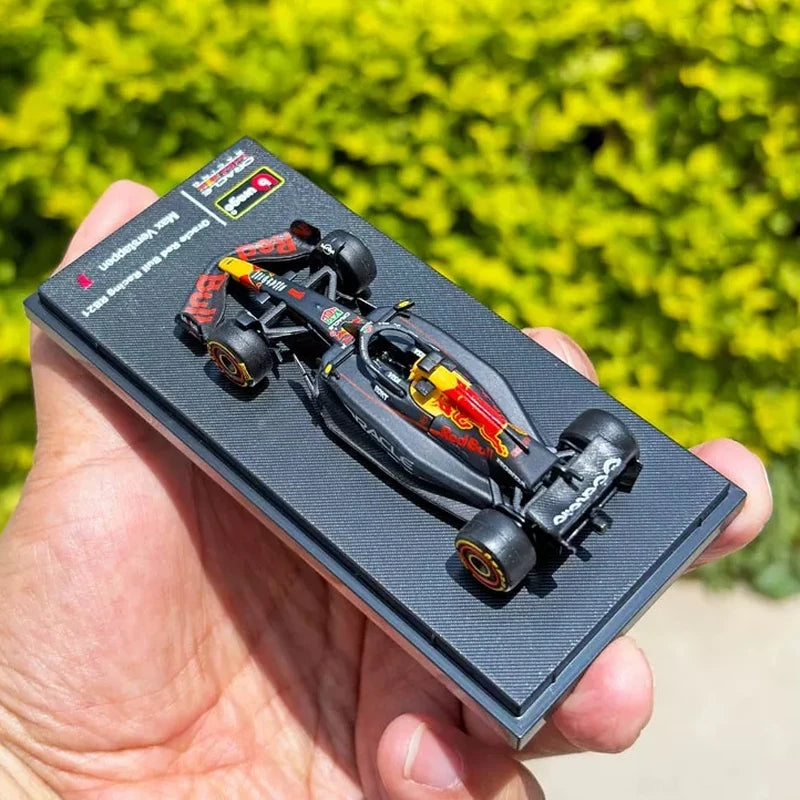 Bburago Red Bull 2025 RB21 #1 Max Verstappen F1 1:64 modèle d’exposition en métal moulé sous pression - vue 3