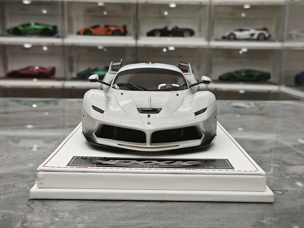 CE Ferrari 2018 FXX K Evo Modified Silver 1:18 – Resina modello in resina collezionabile