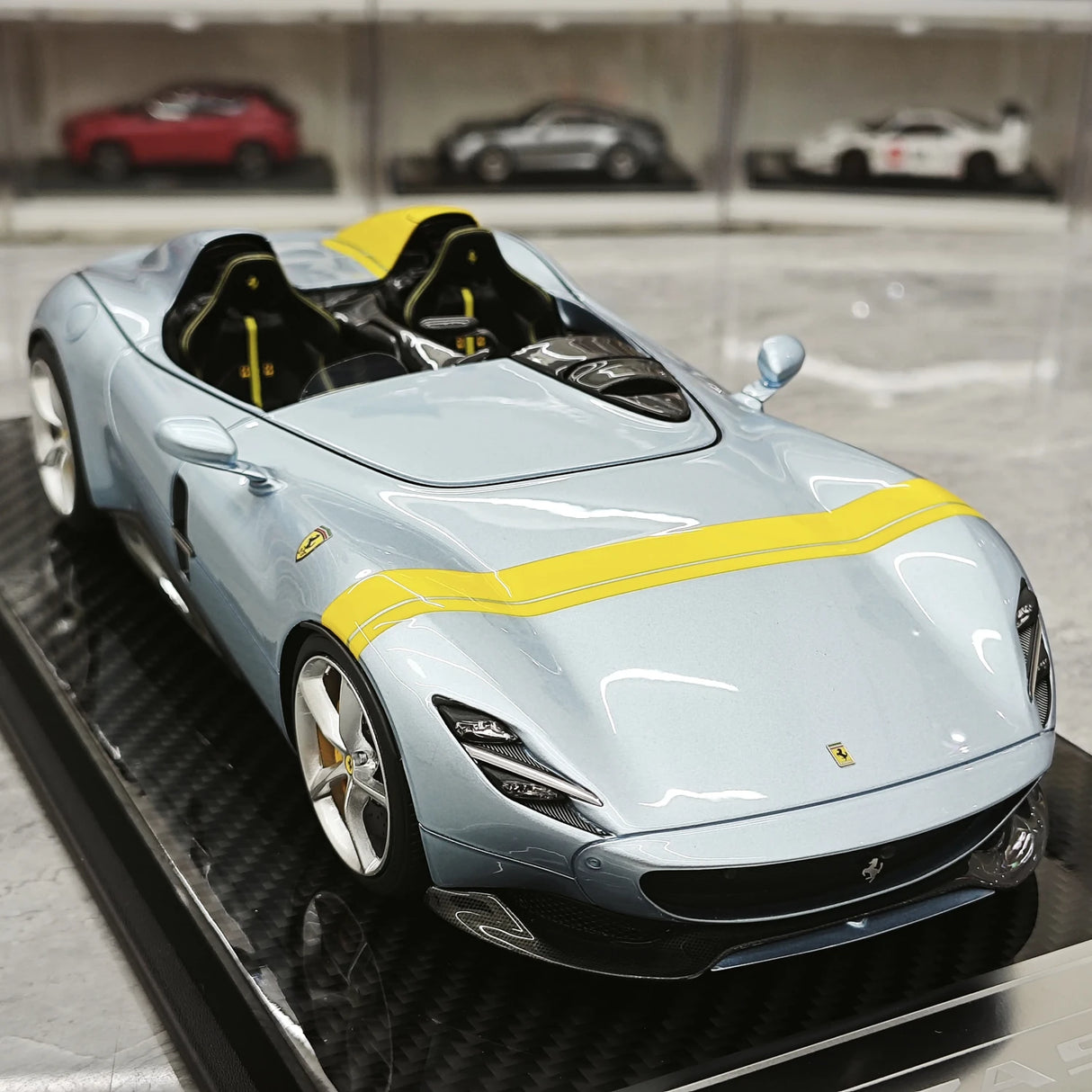 CE Ferrari 2018 Monza SP2 Ice Blue 1:18 – Samlarobjekt resinmodellresin