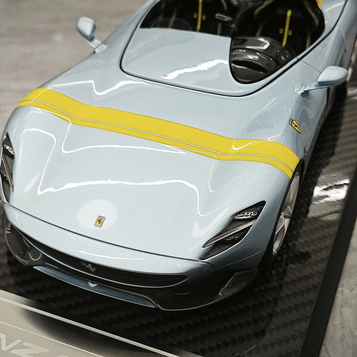 CE Ferrari 2018 Monza SP2 Ice Blue 1:18 – Samlarobjekt resinmodellresin