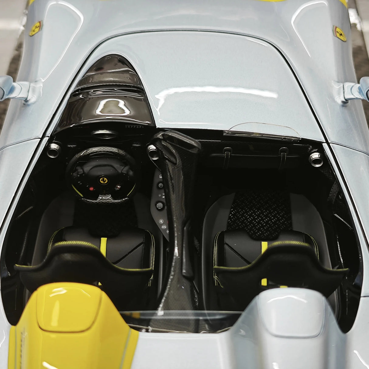 CE Ferrari 2018 Monza SP2 Ice Blue 1:18 – Samlarobjekt resinmodellresin