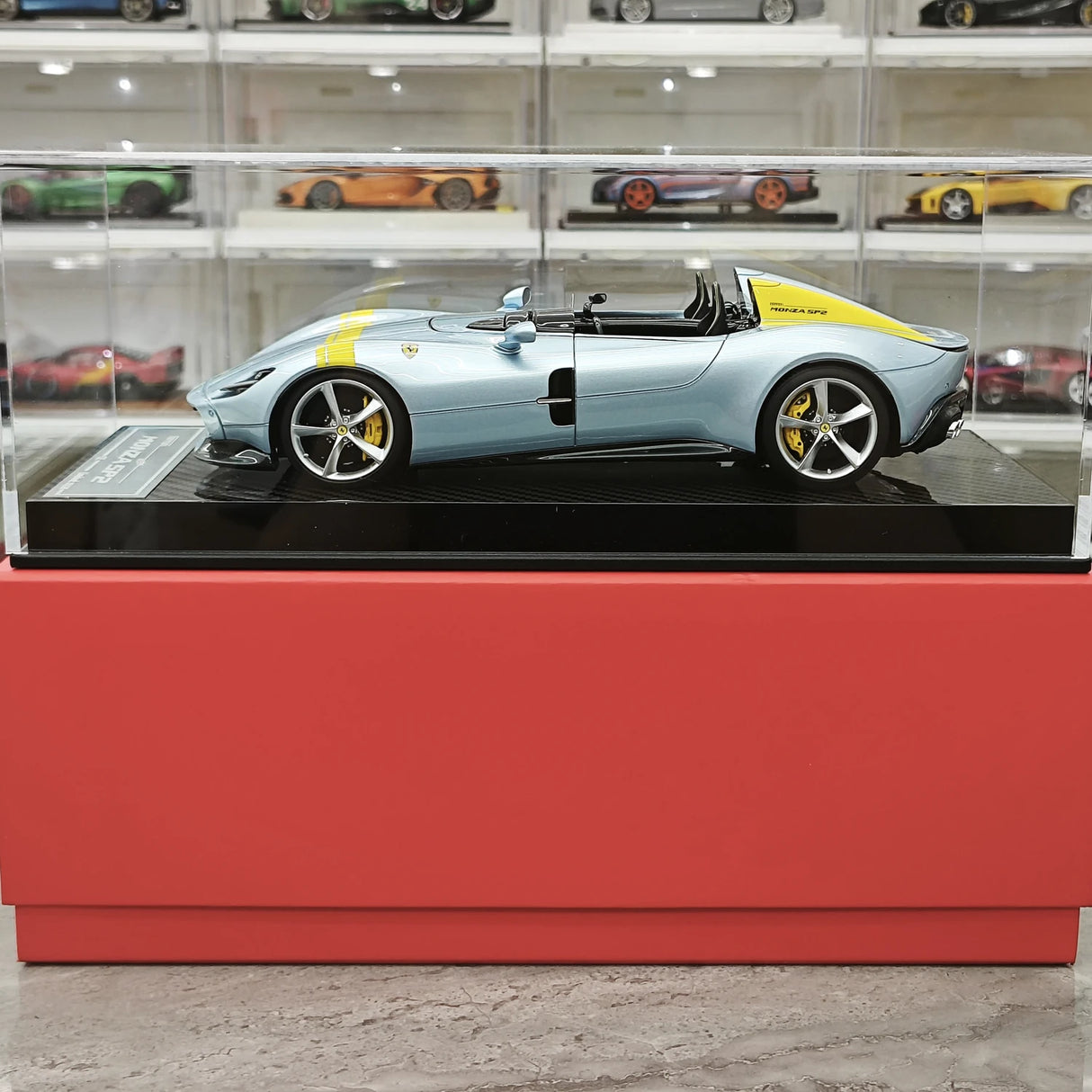 CE Ferrari 2018 Monza SP2 Ice Blue 1:18 – Samlarobjekt resinmodellresin