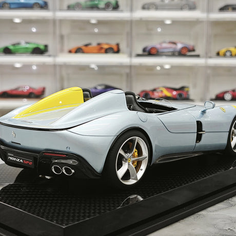 CE Ferrari 2018 Monza SP2 Ice Blue 1:18 – Samlarobjekt resinmodellresin