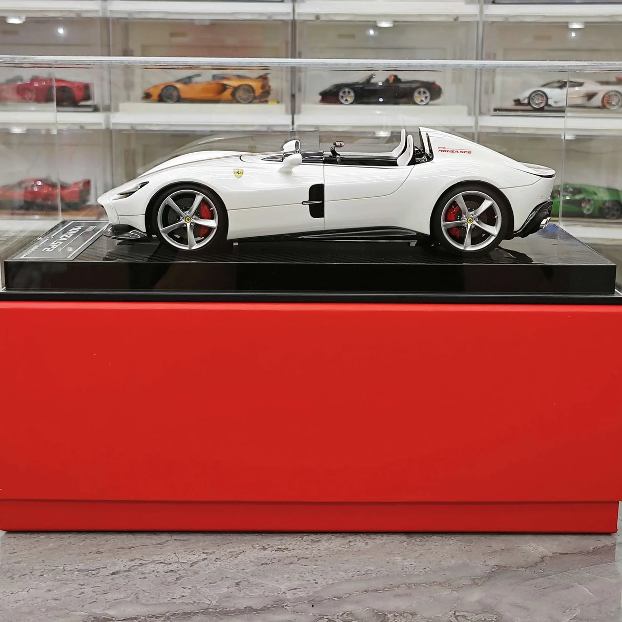 CE Ferrari 2018 Monza SP2 italiensk vit 1:18 – samlarobjekt resinmodellresin