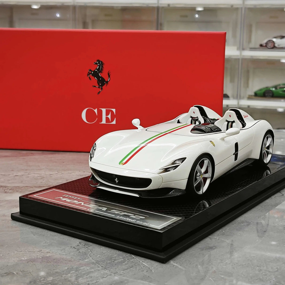 CE Ferrari 2018 Monza SP2 italiensk vit 1:18 – samlarobjekt resinmodellresin