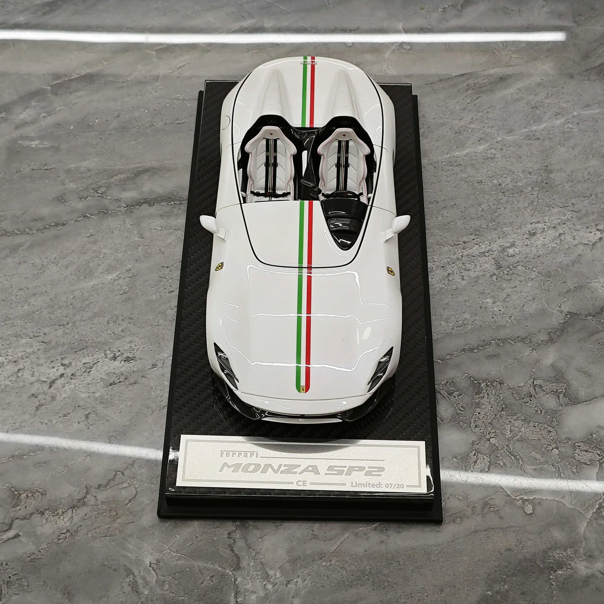 CE Ferrari 2018 Monza SP2 italiensk vit 1:18 – samlarobjekt resinmodellresin