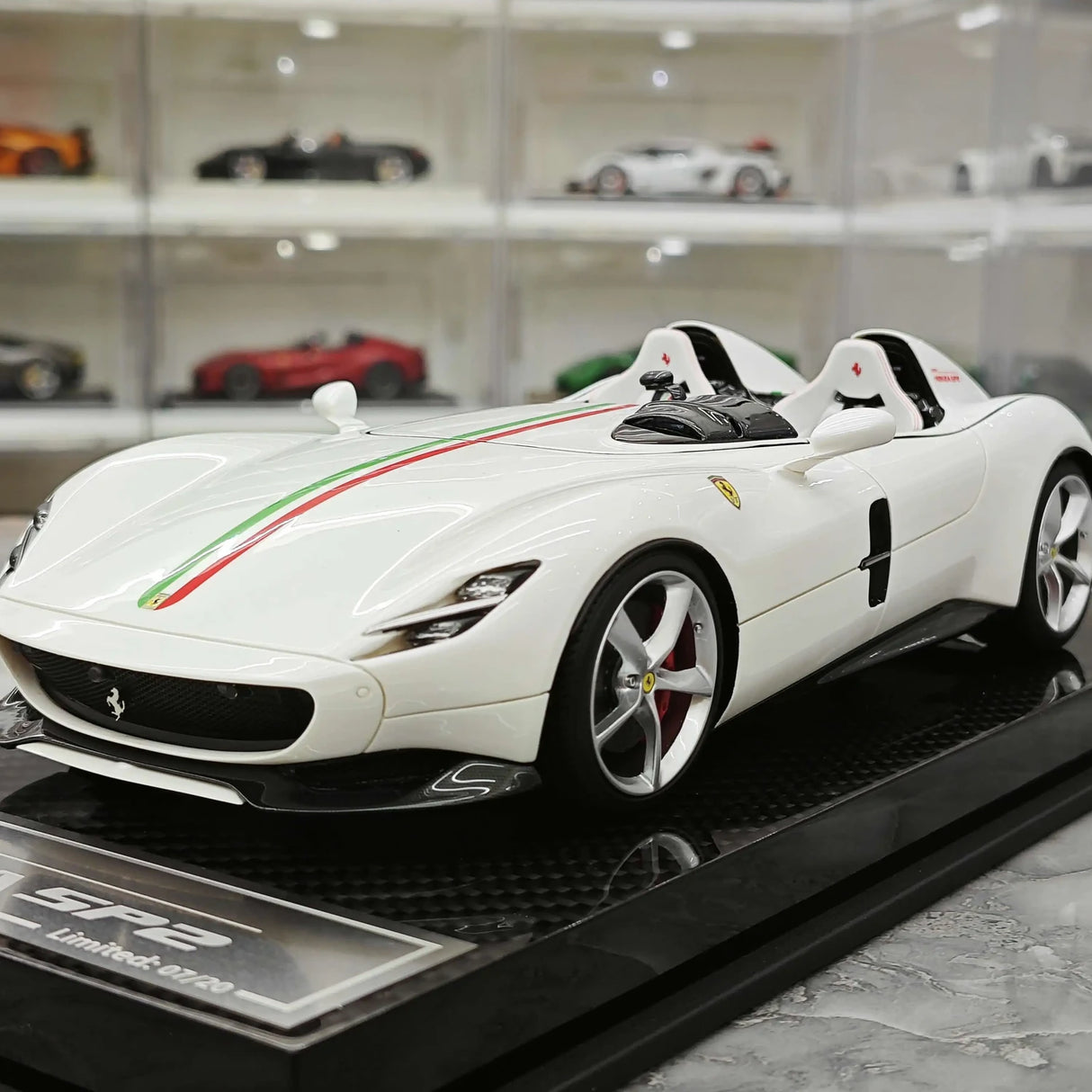 CE Ferrari 2018 Monza SP2 italiensk vit 1:18 – samlarobjekt resinmodellresin