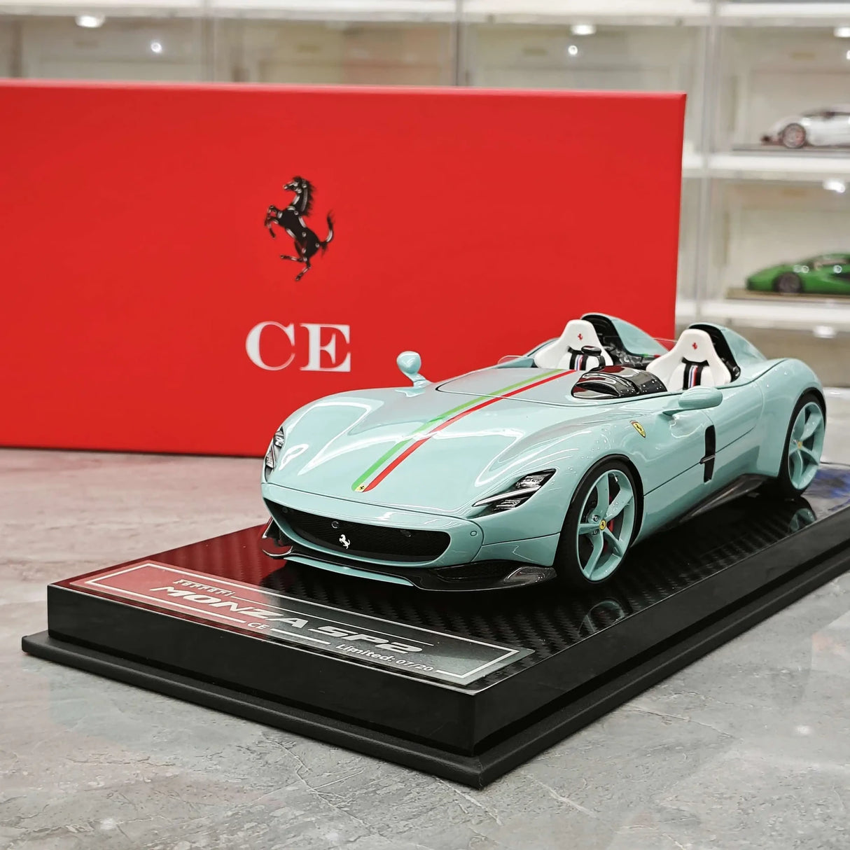 CE Ferrari 2018 Monza SP2 La Plata Blue 1:18 – Samlarresinmodellresin
