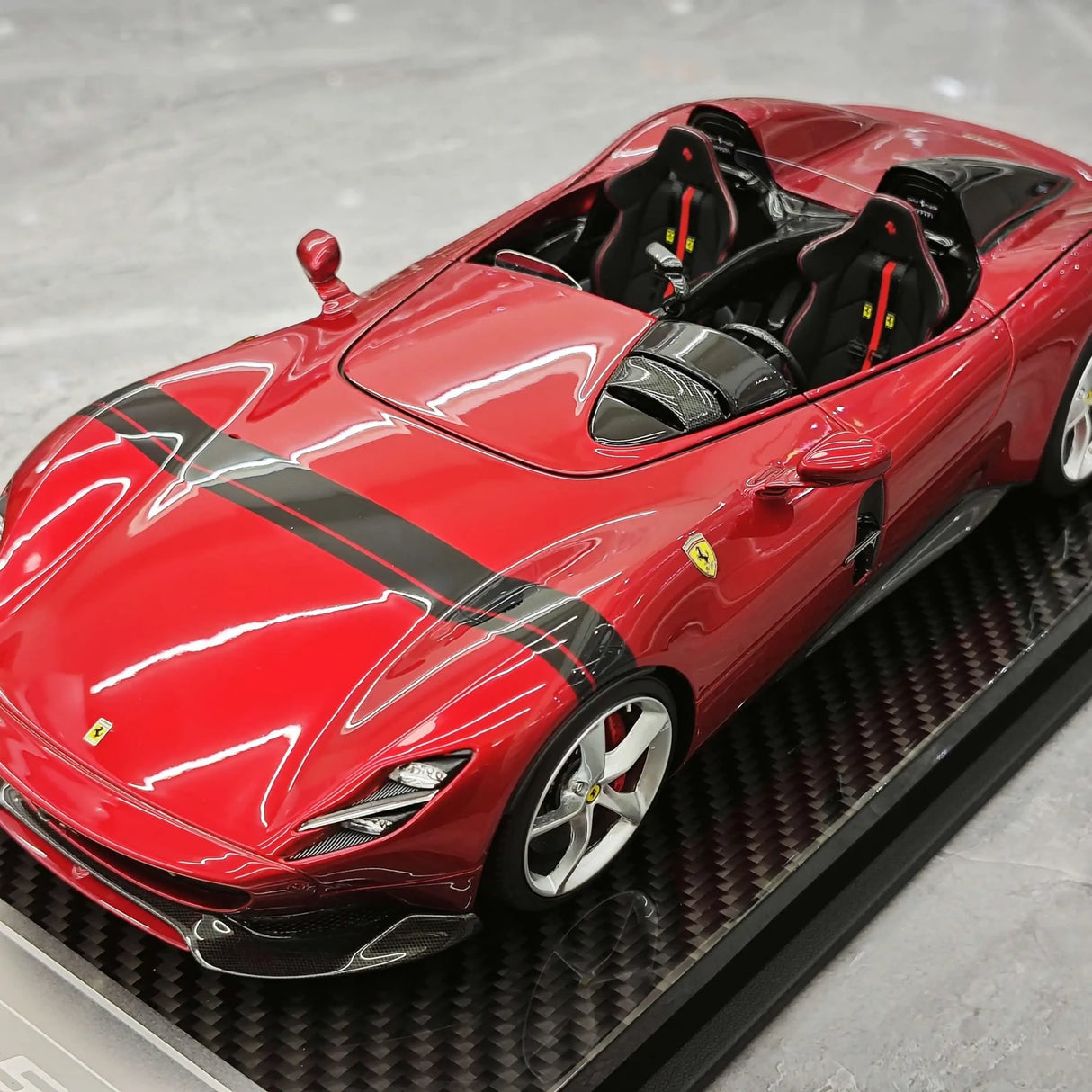 CE Ferrari 2018 Monza SP2 Metal Red 1:18 – Resina de Modelo de Resina de Coleção