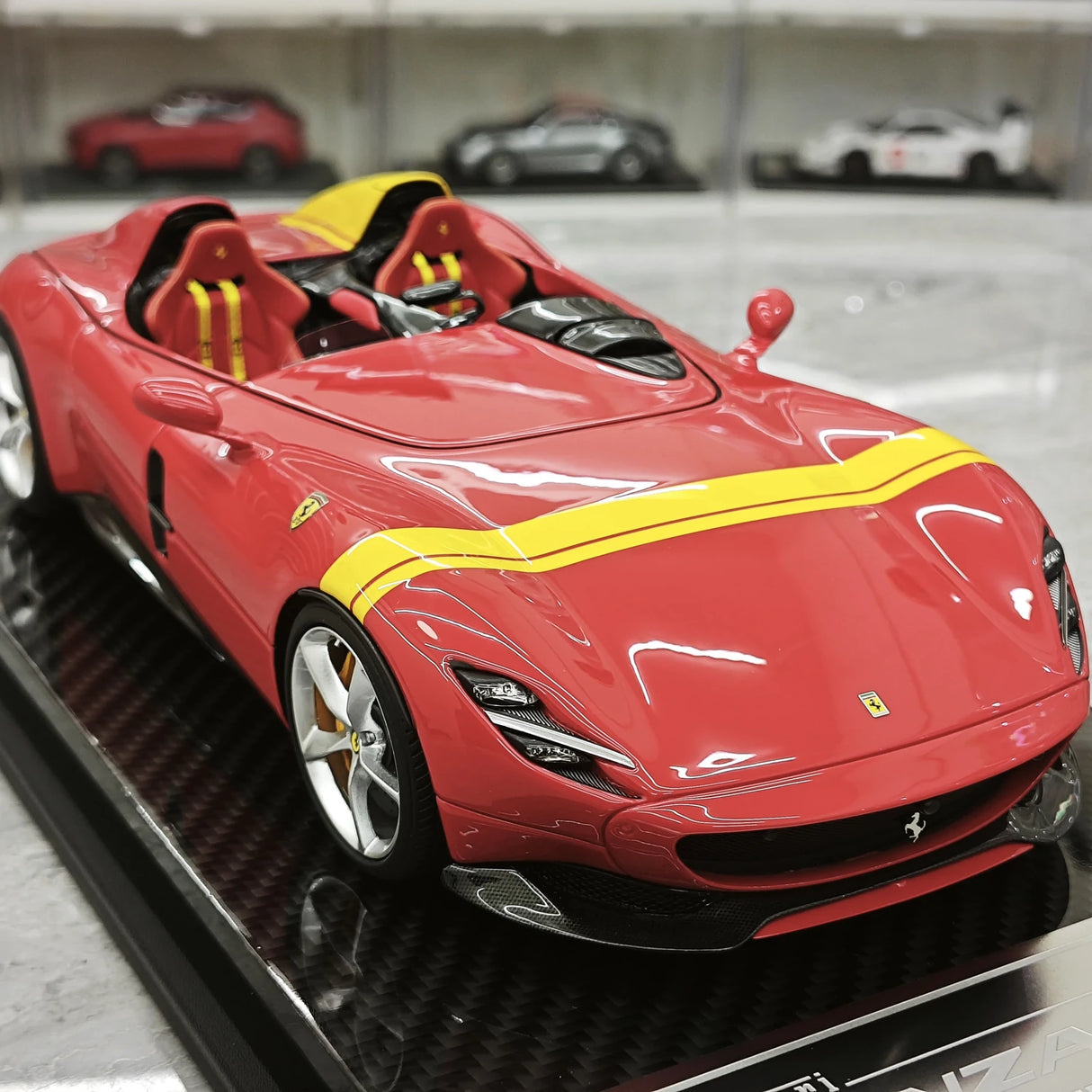CE Ferrari 2018 Monza SP2 Speed Red 1:18 – Samlarobjekt resinmodellresin resin