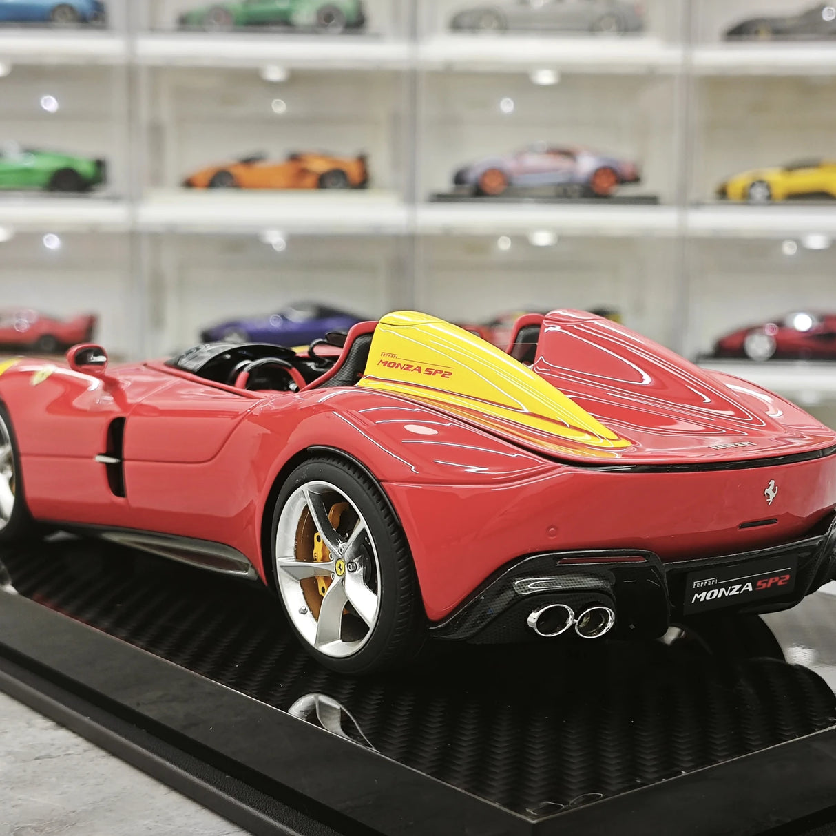 CE Ferrari 2018 Monza SP2 Speed Red 1:18 – Samlarobjekt resinmodellresin resin