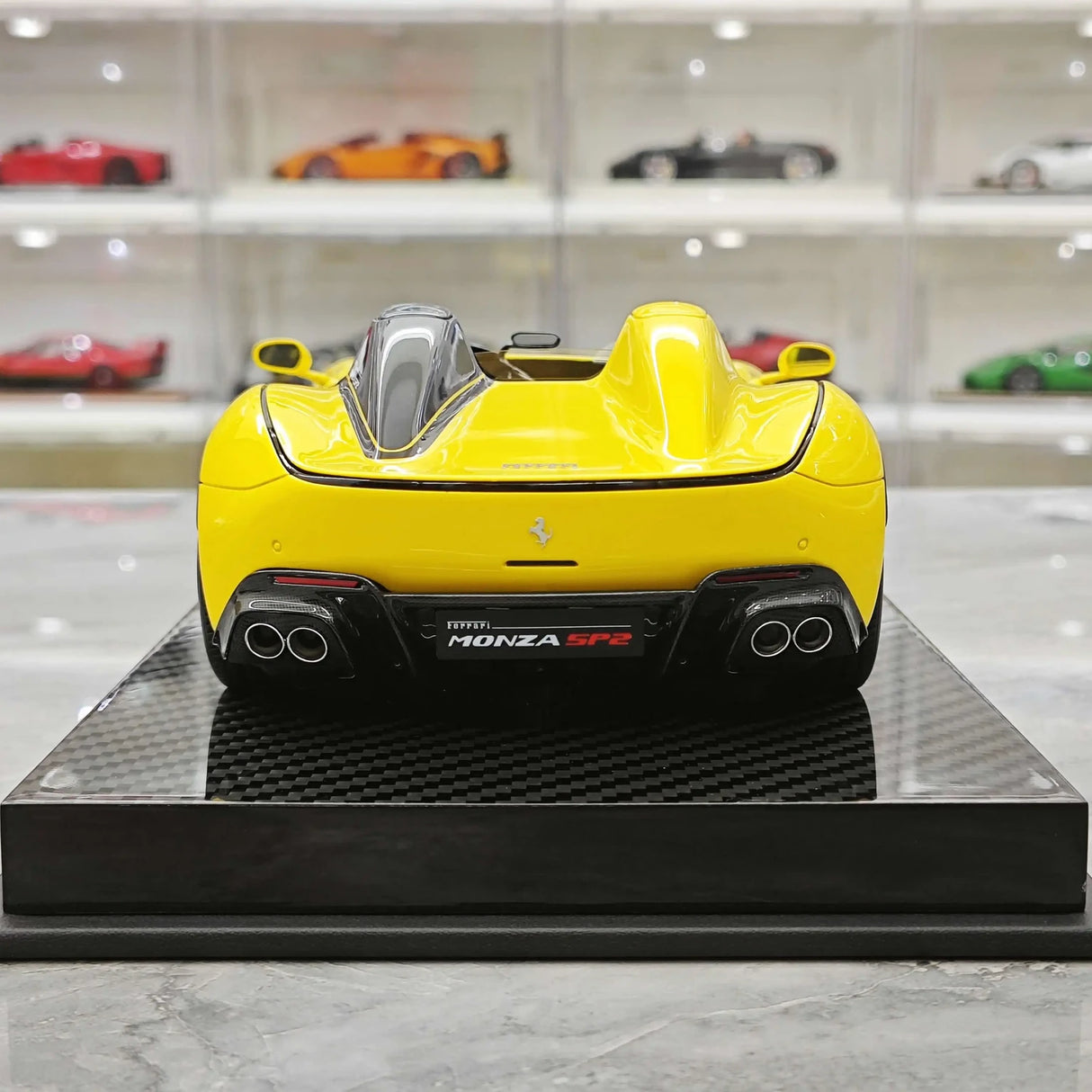 CE Ferrari 2018 Monza SP2 Yellow 1:18 – Sammelobjekt-Resin-Modellharz