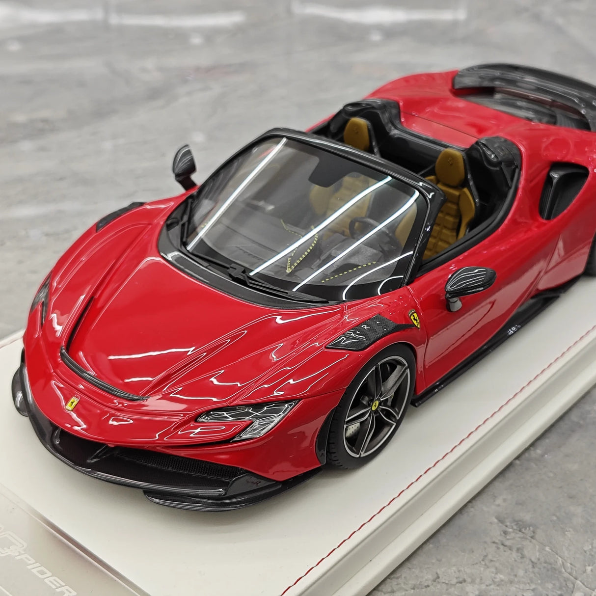 CE Ferrari 2020 SF90 Spider Rosso Corsa 1:18 – Collectible Resin Model Resin
