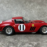 Ferrari 1962 250 GTO #11 Rot 1:18 1000km de Paris Druckguss-Sammlermodell von CMC - Ansicht 5