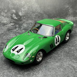 Ferrari 1962 250 GTO #44 Green 1:18 Silverstone 1963 Zinkguss-Sammlermodell von CMC – Ansicht 3