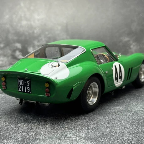 Ferrari 1962 250 GTO #44 Green 1:18 Silverstone 1963 diecast collectible model by CMC - view 4