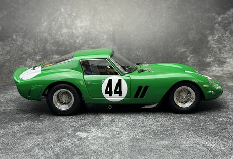 Ferrari 1962 250 GTO #44 Green 1:18 Silverstone 1963 diecast collectible model by CMC - view 5