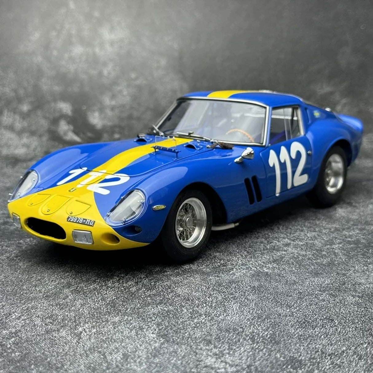 Ferrari 1962 250 GTO #112 Blue and Yellow 1:18 Targa Florio 1964 Druckguss-Sammlermodell von CMC – siehe 2