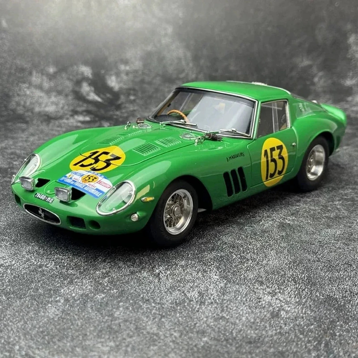 Ferrari 1962 250 GTO #153 Grün 1:18 Tour de France Druckguss-Sammlermodell von CMC - Ansicht 2