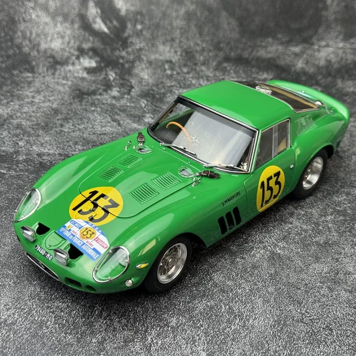 Ferrari 1962 250 GTO #153 Green 1:18 Tour de France aus Druckguss-Sammlermodell von CMC – 3 ansehen
