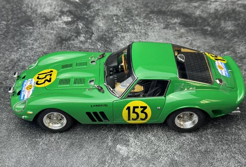 Ferrari 1962 250 GTO #153 Grün 1:18 Tour de France Druckguss-Sammlermodell von CMC - Ansicht 4