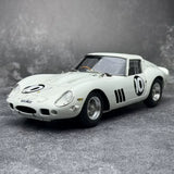 Ferrari 1962 250 GTO #10 Bianco Speciale 1:18 Tourist Trophy Druckguss-Sammlermodell von CMC - Ansicht 2