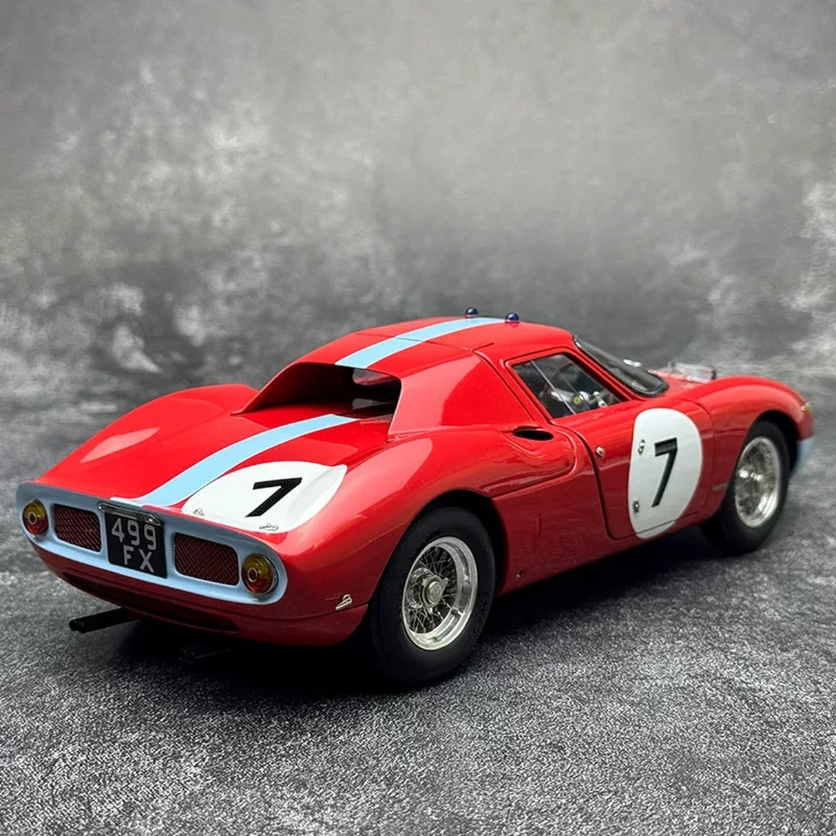Ferrari 1964 250 LM #7 Rot 1:18 Winner Reims 12h Druckguss-Sammlermodell von CMC - Ansicht 3