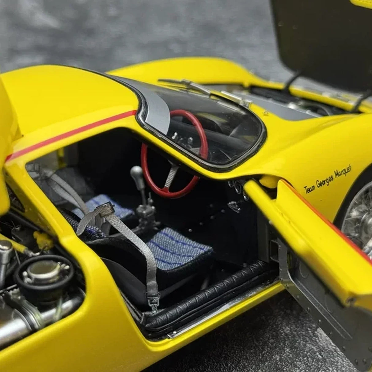 Ferrari 1965 250 LM #26 Gelb 1:18 2nd 24h Le Mans Druckguss-Sammlermodell von CMC - Ansicht 11