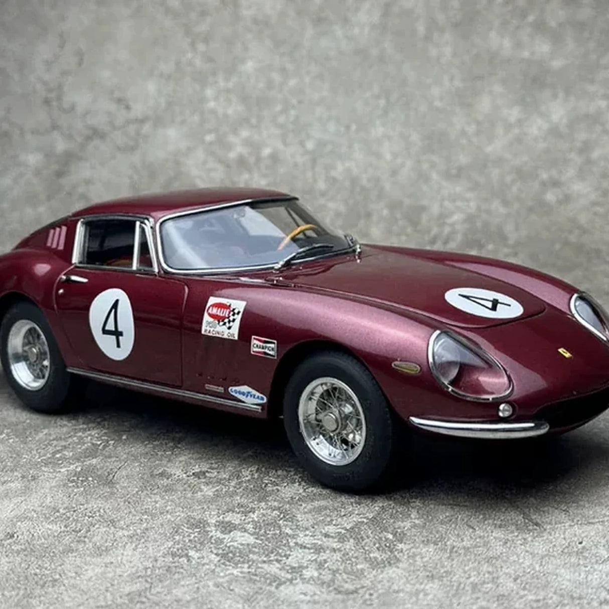 Ferrari 1966 275 GTB-C #4 Burgundy 1:18 Nassau Tourist Trophy Druckguss-Sammlermodell von CMC - Ansicht 8