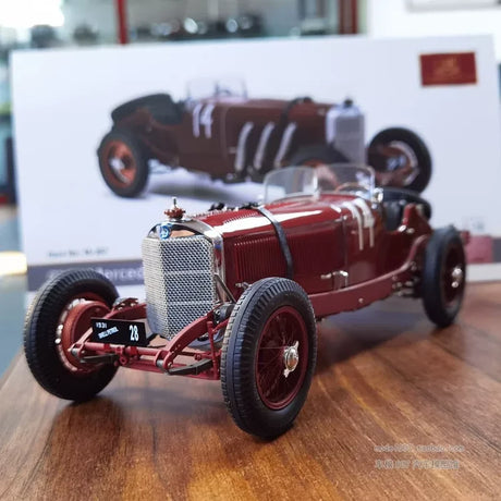 1:18 Mercedes-Benz 1931 SSKL #28 Red model car by CMC - view 2