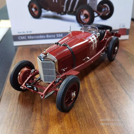 1:18 Mercedes-Benz 1931 SSKL #28 Red model car by CMC - view 3