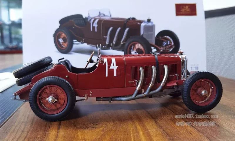 1:18 Mercedes-Benz 1931 SSKL #28 Red model car by CMC - view 6