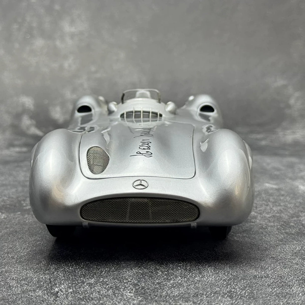 [CMC] 1:18 Mercedes-Benz 1954 W196R Streamliner Hans Herrmann Signed Edition Silver Model Car Die-Cast