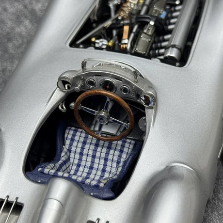 [CMC] 1:18 Mercedes-Benz 1954 W196R Streamliner Hans Herrmann Signed Edition Silver Model Car Die-Cast