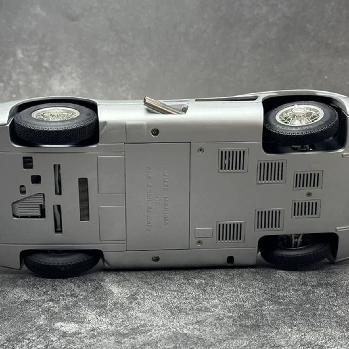 [CMC] 1:18 Mercedes-Benz 1954 W196R Streamliner Hans Herrmann Signed Edition Silver Model Car Die-Cast